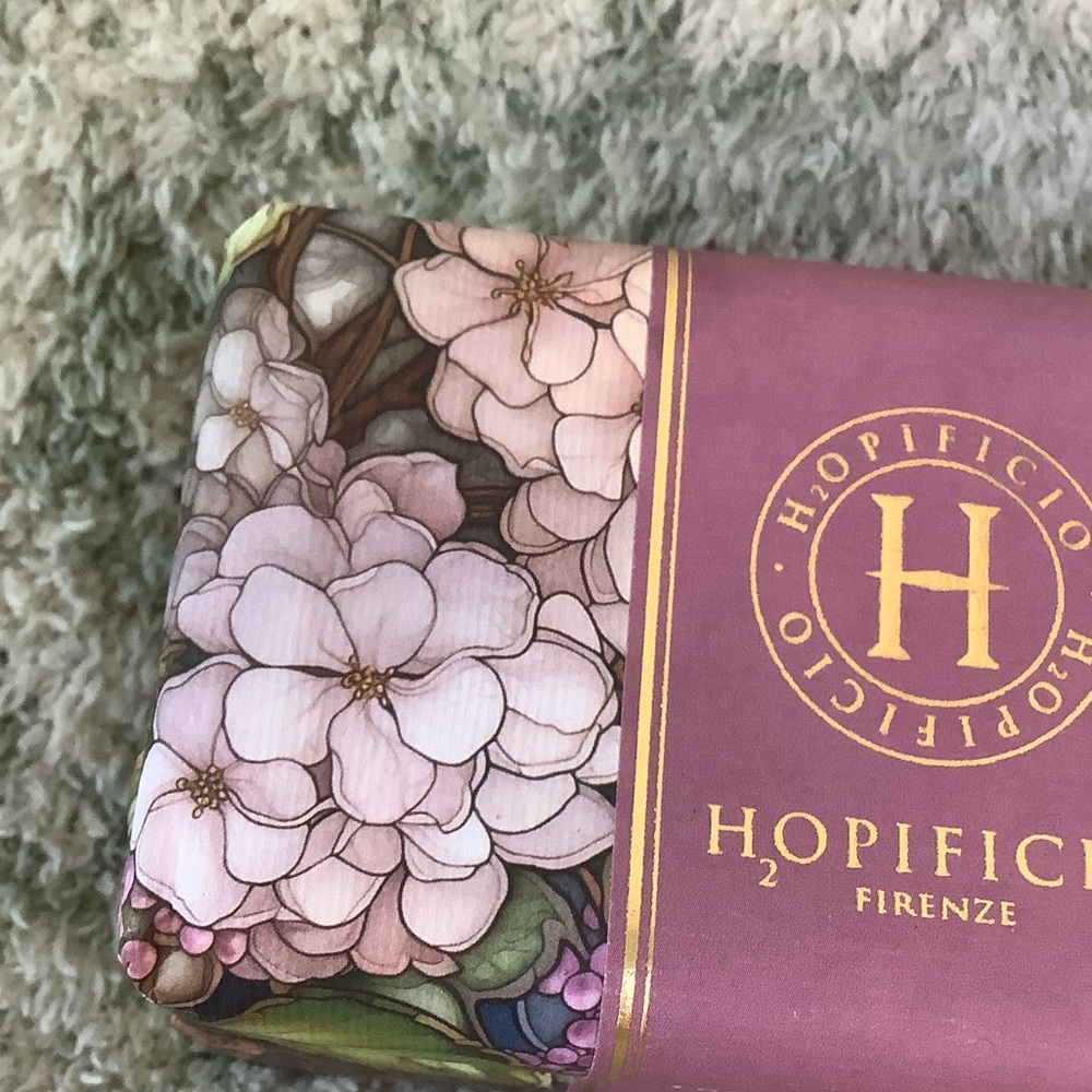 Hopificio Firenze Hydrangea Triple-Milled Soap Made in Italy NWT two bars 2x7oz - Picture 3 of 16